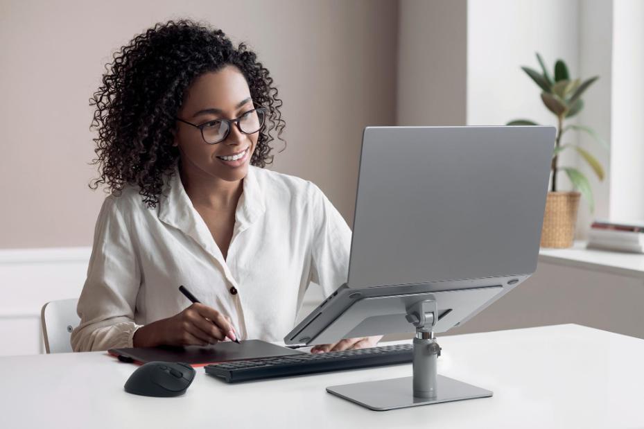 Support de table universel pour ordinateur portable jusqu'à 16 personnes