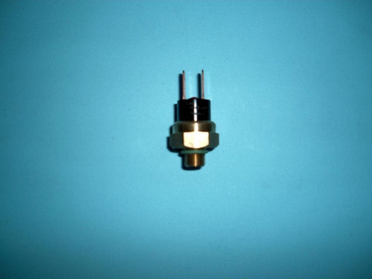 Aircon Pressure Switch – AutoAir 43-1048