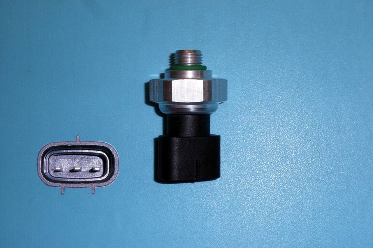 Aircon Pressure Switch – AutoAir 43-1052