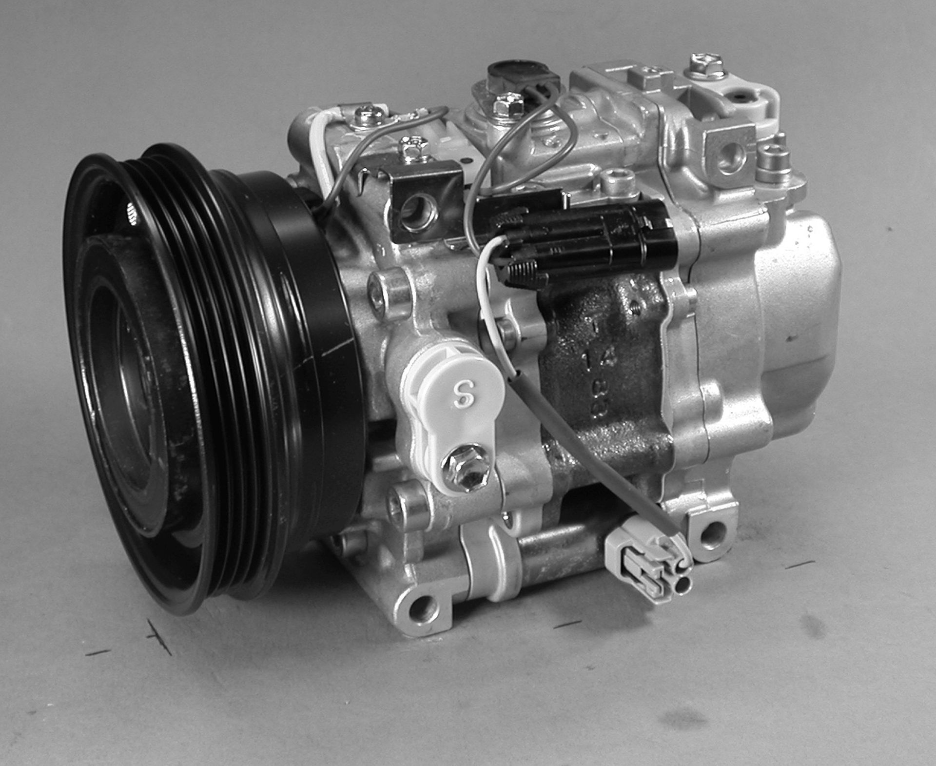 Denso Aircon Compressor DCP09015